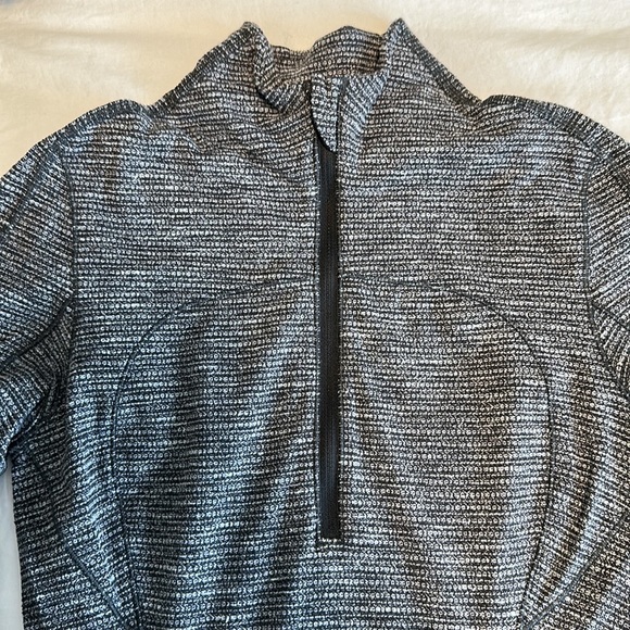 Lululemon Run Briskly 1/2 Zip - Size 4 - Picture 10 of 12